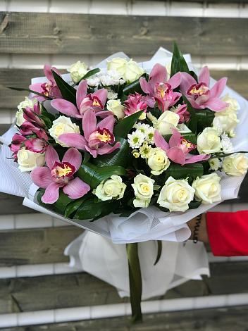 Букет цветов из: Розы и Хризантемы в Шахтёрске