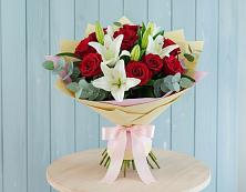 Букет цветов из:  Лилии и Розы в Шахтёрске
