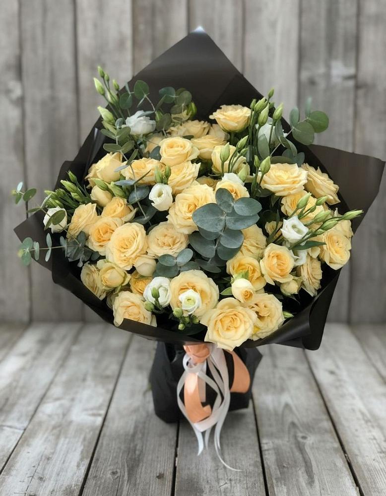 Букет цветов из: Розы и Лизиантусы в Шахтёрске