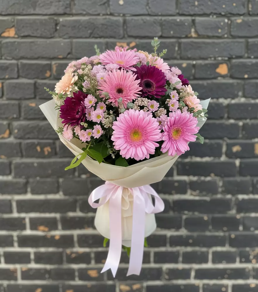 Букет цветов из: Герберы и Хризантемы в Шахтёрске