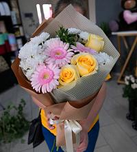 Букет цветов из:  Герберы, Розы и Хризантемы в Шахтёрске