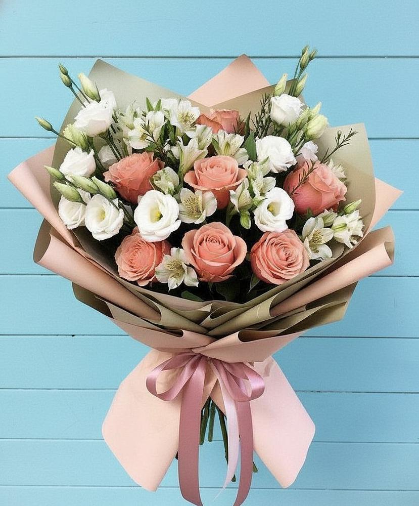 Букет цветов из: Розы, Альстромерии и Лизиантусы в Шахтёрске