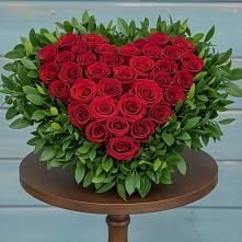 Цветочная композиция из Розы в виде сердца в Шахтёрске