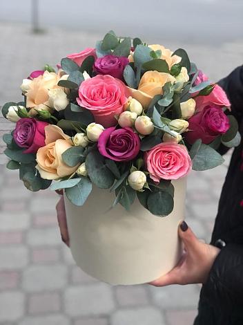 Цветочная композиция из Розы в шляпной коробке в Шахтёрске