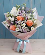 Букет цветов из:  Лизиантусы, Розы, Альстромерии и Гипсофила в Шахтёрске