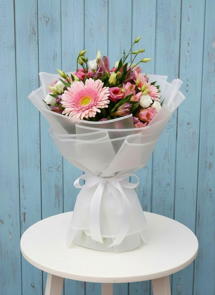 Букет цветов из: Герберы, Альстромерии и Лизиантусы в Шахтёрске