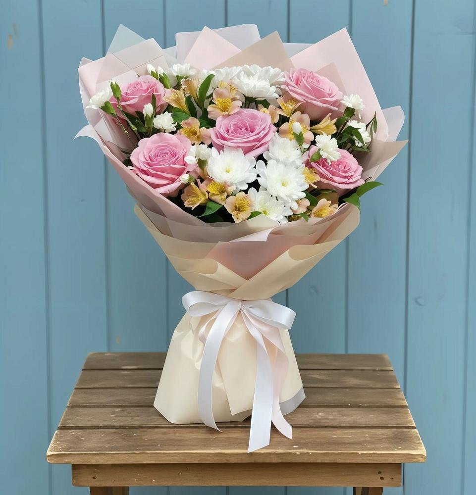 Букет цветов из: Гвоздики, Орхидеи и Розы в Шахтёрске