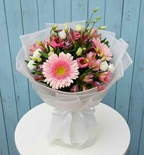 Букет цветов из:  Герберы, Альстромерии и Лизиантусы в Шахтёрске