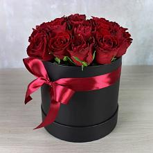 Цветочная композиция из Розы в шляпной коробке в Шахтёрске