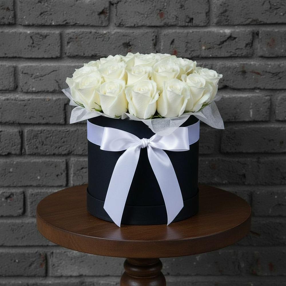 Цветочная композиция из Розы в шляпной коробке в Шахтёрске