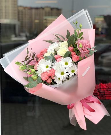 Букет цветов из: Розы, Лизиантусы и Хризантемы в Шахтёрске
