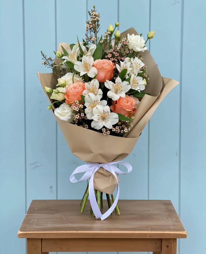Букет цветов из: Альстромерии, Лизиантусы, Розы и Хризантемы в Шахтёрске
