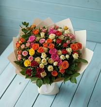 Букет Микс из разноцветных кустовых роз в Шахтёрске
