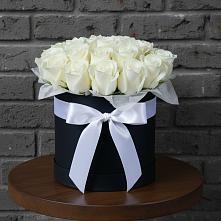 Цветочная композиция из Розы в шляпной коробке в Шахтёрске