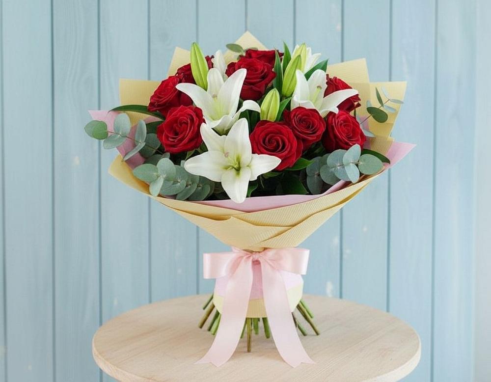 Букет цветов из: Лилии и Розы в Шахтёрске